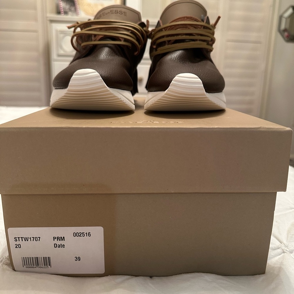 Brand new in box brown fringe ESSutESSE